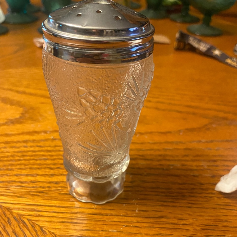 Vintage white Ponderosa shaker